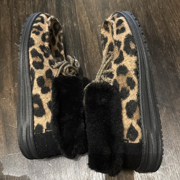 Hey Dude woman size 7 cheetah print with faux fur - Picture 8 of 8